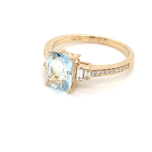 14K Yellow Gold Aquamarine & Diamond Ring