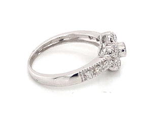 18K White Gold Diamond Flower Design Ring with Milgrain Edges