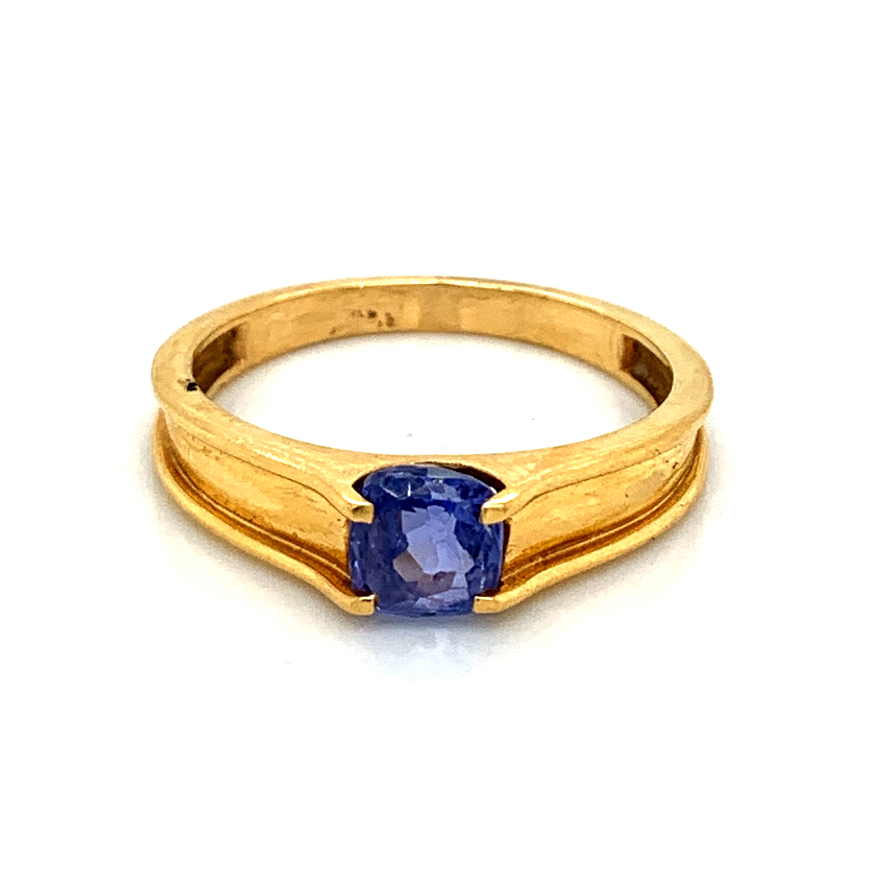 22K Yellow Gold No Heat Sapphire Ring