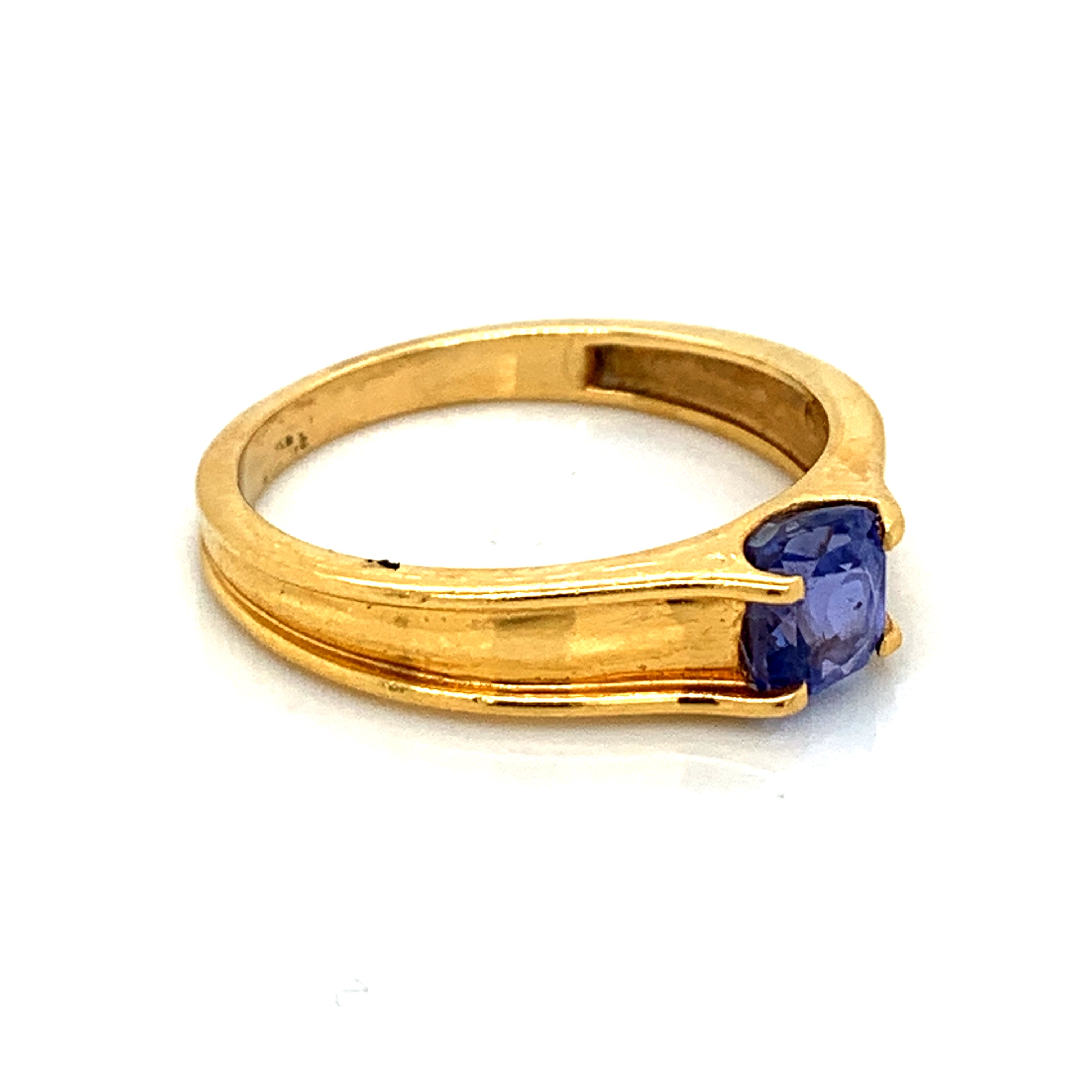 22K Yellow Gold No Heat Sapphire Ring